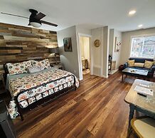 The Iris Garden Downtown Cottages and Suites