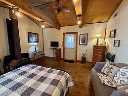 The Iris Garden Downtown Cottages and Suites