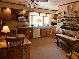 The Iris Garden Downtown Cottages and Suites