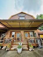 The Iris Garden Downtown Cottages and Suites