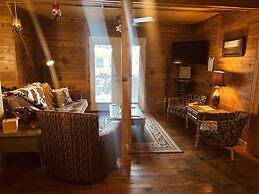 The Iris Garden Downtown Cottages and Suites