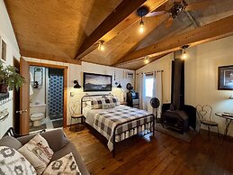 The Iris Garden Downtown Cottages and Suites