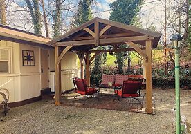 The Iris Garden Downtown Cottages and Suites