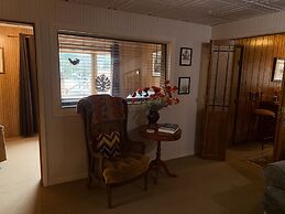 The Iris Garden Downtown Cottages and Suites