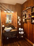 The Iris Garden Downtown Cottages and Suites