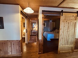 The Iris Garden Downtown Cottages and Suites