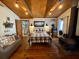 The Iris Garden Downtown Cottages and Suites