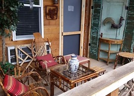 The Iris Garden Downtown Cottages and Suites