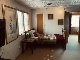 The Iris Garden Downtown Cottages and Suites