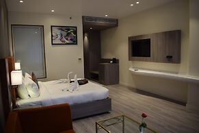 Hotel Deep Clarks Inn Lucknow