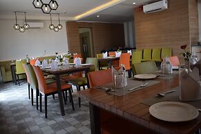 Hotel Deep Clarks Inn Lucknow