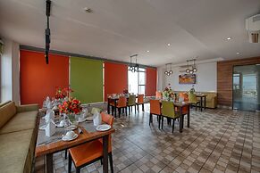 Hotel Deep Clarks Inn Lucknow