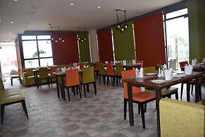 Hotel Deep Clarks Inn Lucknow