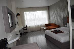 Hotel Deep Clarks Inn Lucknow