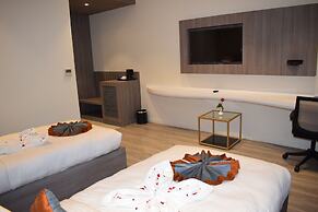 Hotel Deep Clarks Inn Lucknow