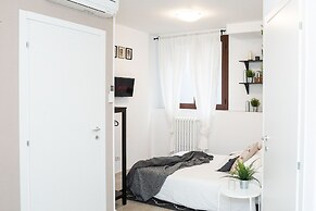 Home Hotel - Paruta 65