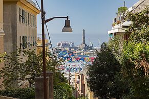 Sunny apartment over the harbor
