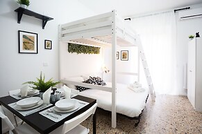 Home Hotel -  Anacreonte 7