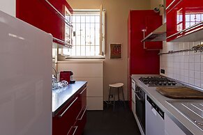 Sui tetti del centro di Genova