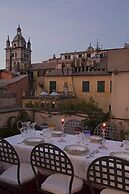 Sui tetti del centro di Genova