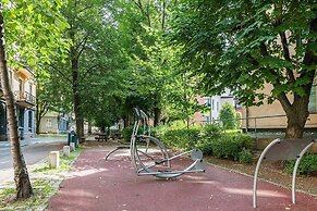 1 Bedroom Short walk to main street