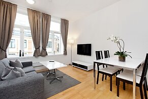 1 Bedroom Short walk to main street