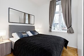 1 Bedroom Short walk to main street