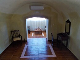 Loukas Kontos Traditional House