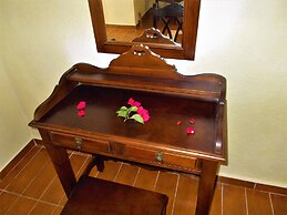 Loukas Kontos Traditional House