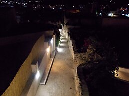 Loukas Kontos Traditional House