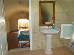 Loukas Kontos Traditional House