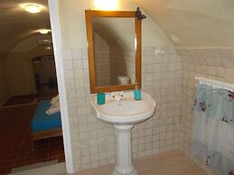 Loukas Kontos Traditional House