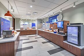 Holiday Inn Express & Suites Parsons by IHG