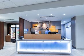 Holiday Inn Express & Suites Parsons by IHG