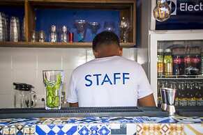 Casa del Puerto Hostel & Suites