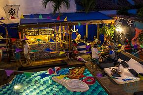 Casa del Puerto Hostel & Suites