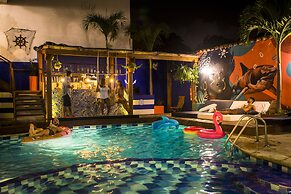 Casa del Puerto Hostel & Suites