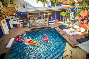 Casa del Puerto Hostel & Suites