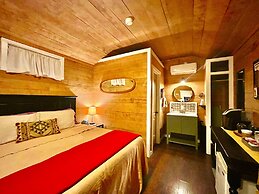 The Alexander at Creek Road