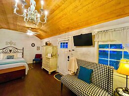 The Alexander at Creek Road