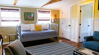 The Alexander at Creek Road