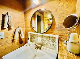 The Alexander at Creek Road