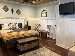 The Alexander at Creek Road