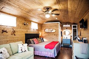 The Alexander at Creek Road