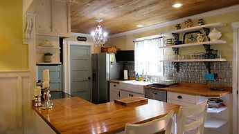 The Alexander at Creek Road