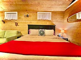 The Alexander at Creek Road