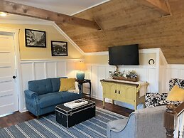 The Alexander at Creek Road