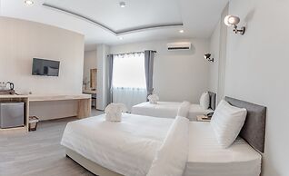 Peppery Hills Hotel