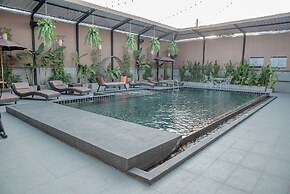 Peppery Hills Hotel