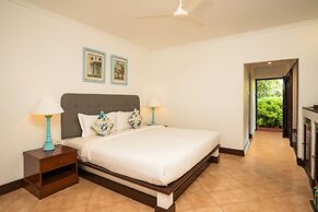 Coconut Grove Beach Resort